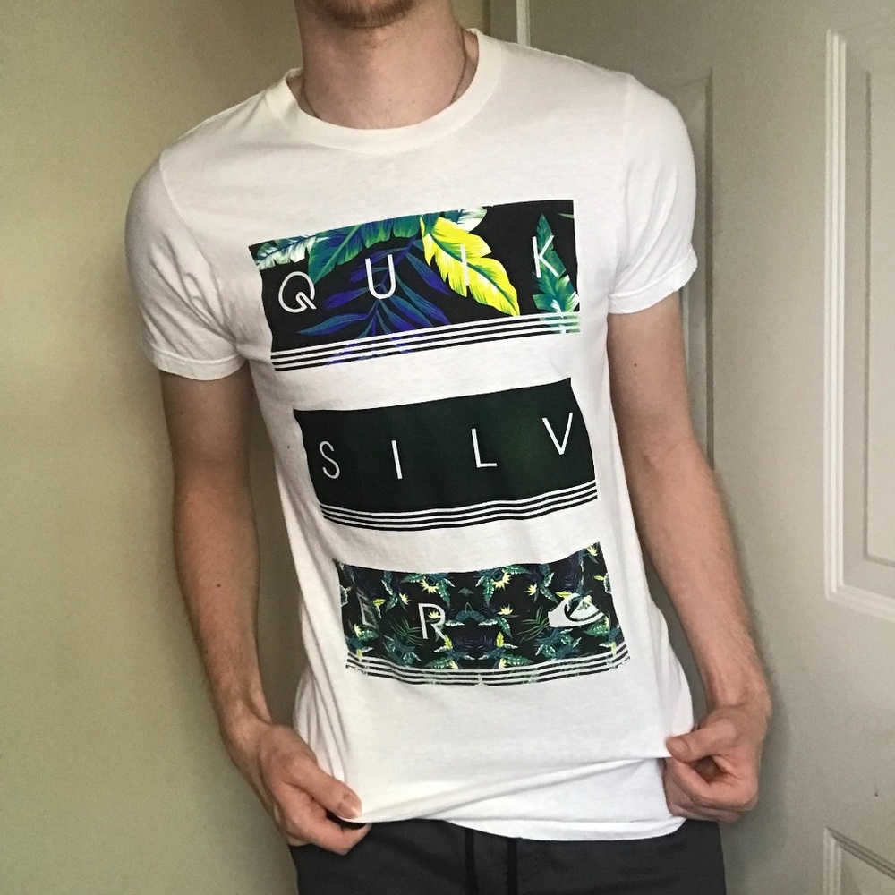Quicksilver Men's T-Shirt Size Small